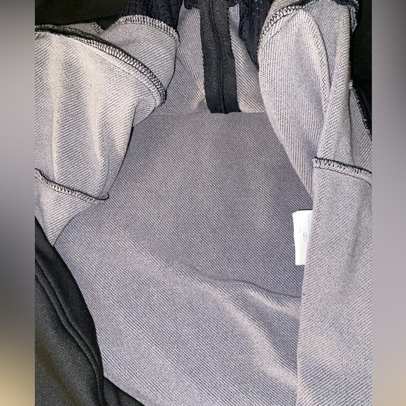 Under Armour zip up sweater. Black. Size XL - Picture 6 of 7